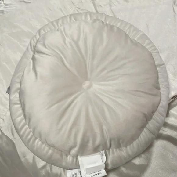 ✨Luxurious Cream pet Bedding! 🐈 🐶 - Picture 4 of 6